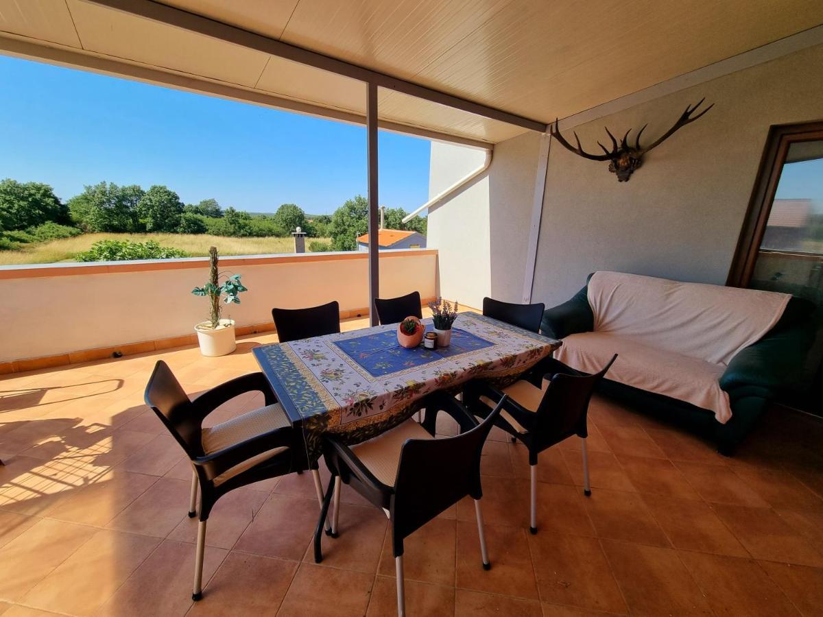 Sunny Apartment With Pool Šišan Extérieur photo